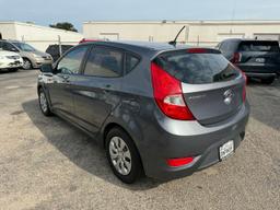 HYUNDAI ACCENT SE 2017 gray hatchbac gas KMHCT5AE9HU306562 photo #4