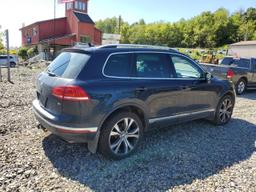 VOLKSWAGEN TOUAREG WO 2017 blue  gas WVGRF7BP7HD003499 photo #4