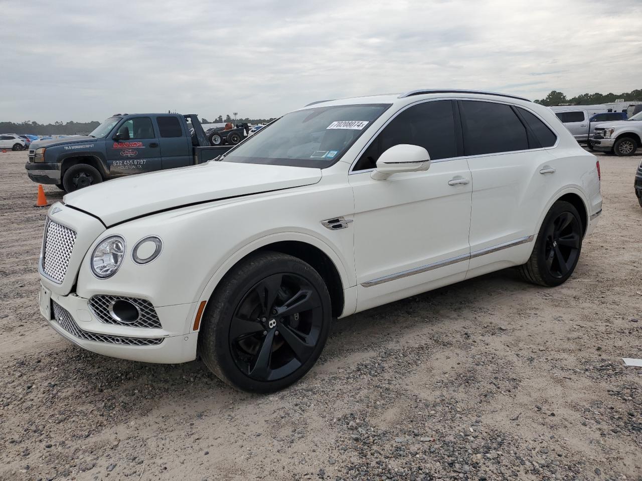 BENTLEY BENTAYGA 2018 white  Gasoline SJAAC2ZV2JC020287 photo #1