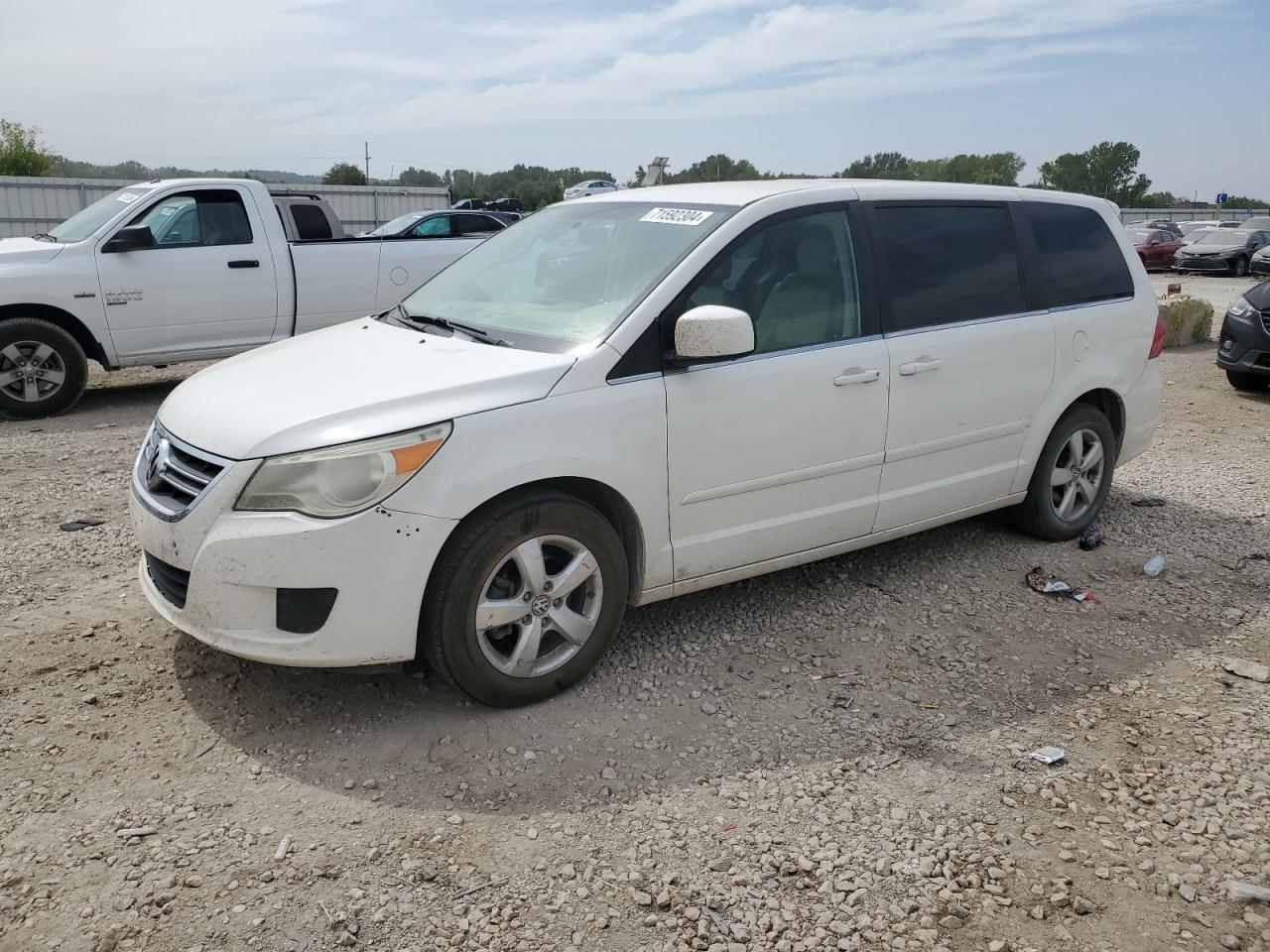 VOLKSWAGEN ROUTAN SE 2010 white  gas 2V4RW3D14AR174287 photo #1