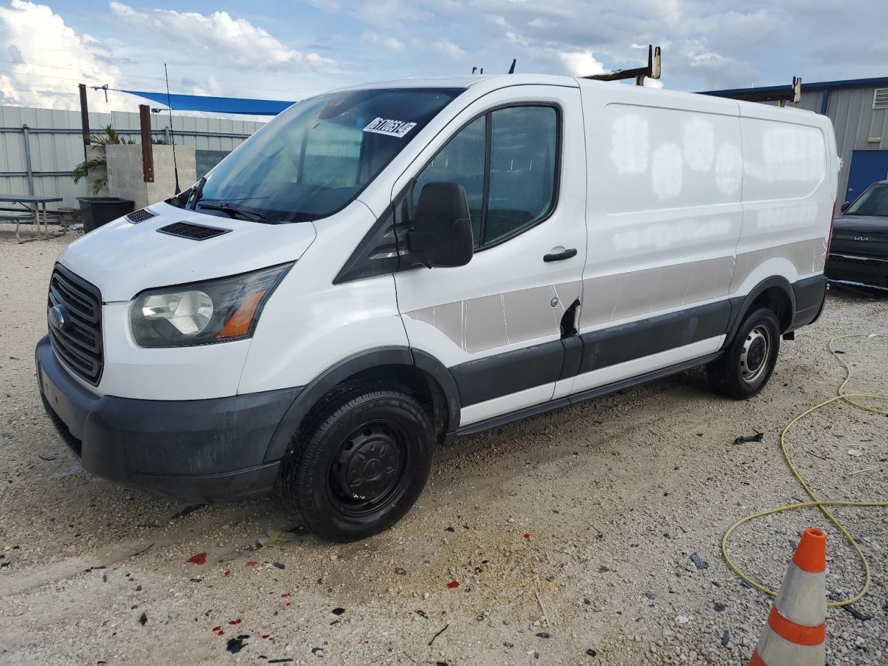 FORD TRANSIT T- 2016 white cargo va gas 1FTYR1ZM0GKB13983 photo #1