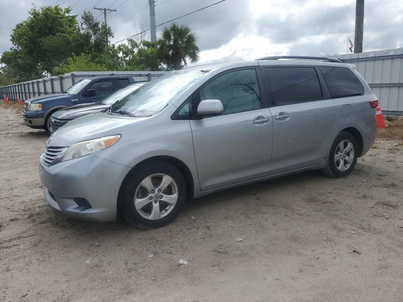 TOYOTA SIENNA LE 2016 silver  gas 5TDKK3DC7GS726311 photo #1