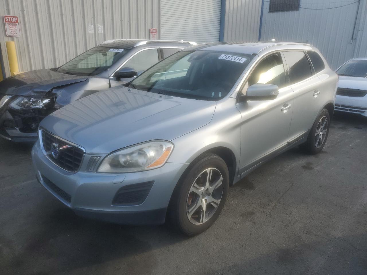 VOLVO XC60 T6 2012 silver  gas YV4902DZ9C2244540 photo #1