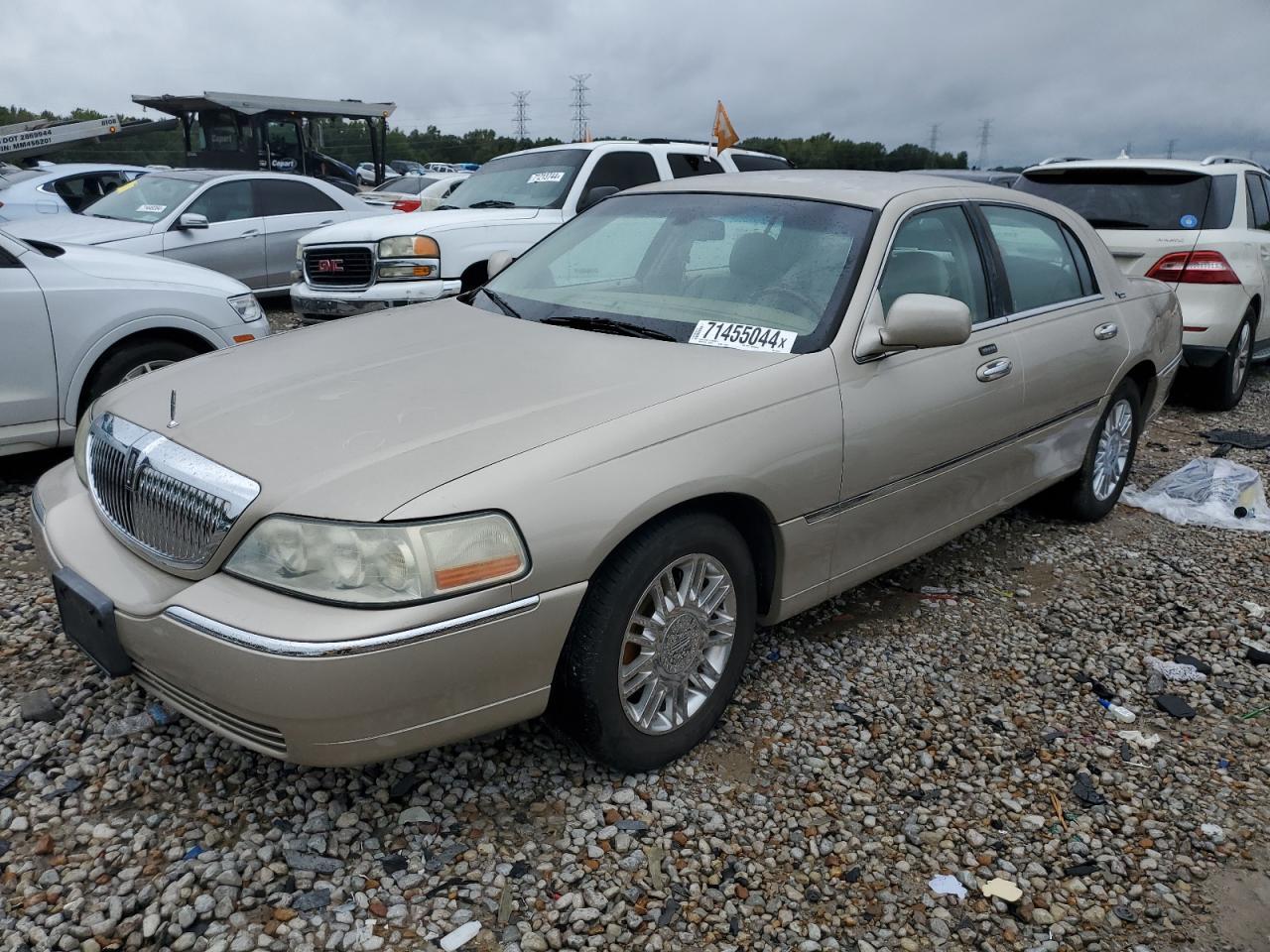 LINCOLN TOWN CAR S 2009 gold  flexible fuel 2LNHM82V59X633019 photo #1