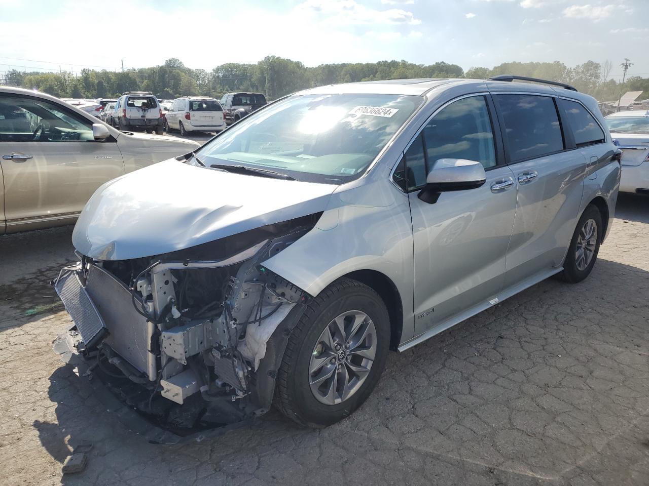 TOYOTA SIENNA XLE 2021 silver  hybrid engine 5TDYRKEC4MS004935 photo #1