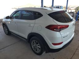 HYUNDAI TUCSON SEL 2018 white  gas KM8J33A40JU767710 photo #3