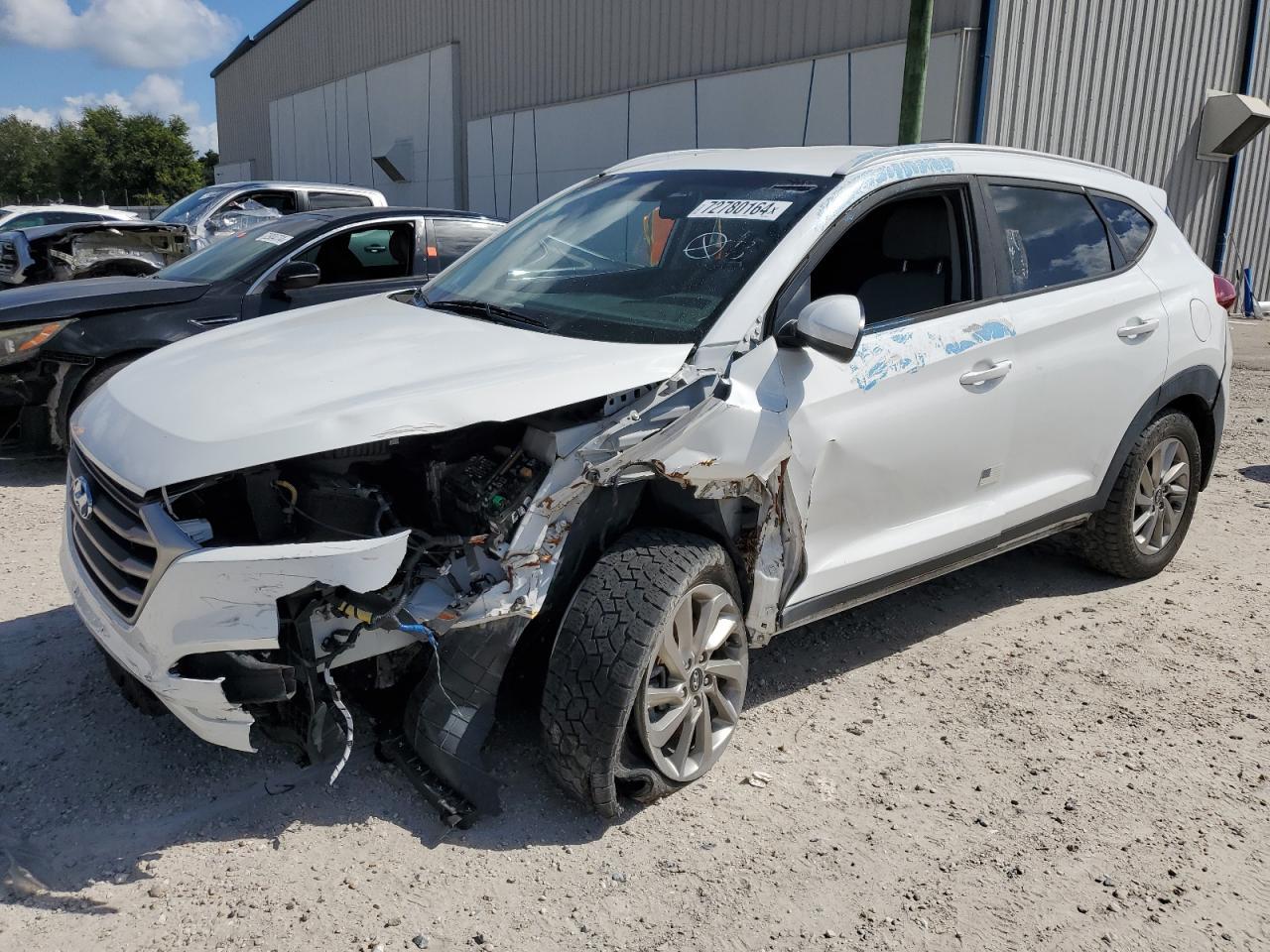 HYUNDAI TUCSON SEL 2018 white  gas KM8J33A44JU603909 photo #1