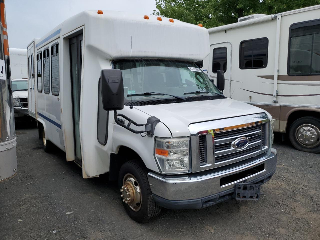 FORD ECONOLINE 2011 white cutaway gas 1FDEE3FS9BDB14653 photo #1