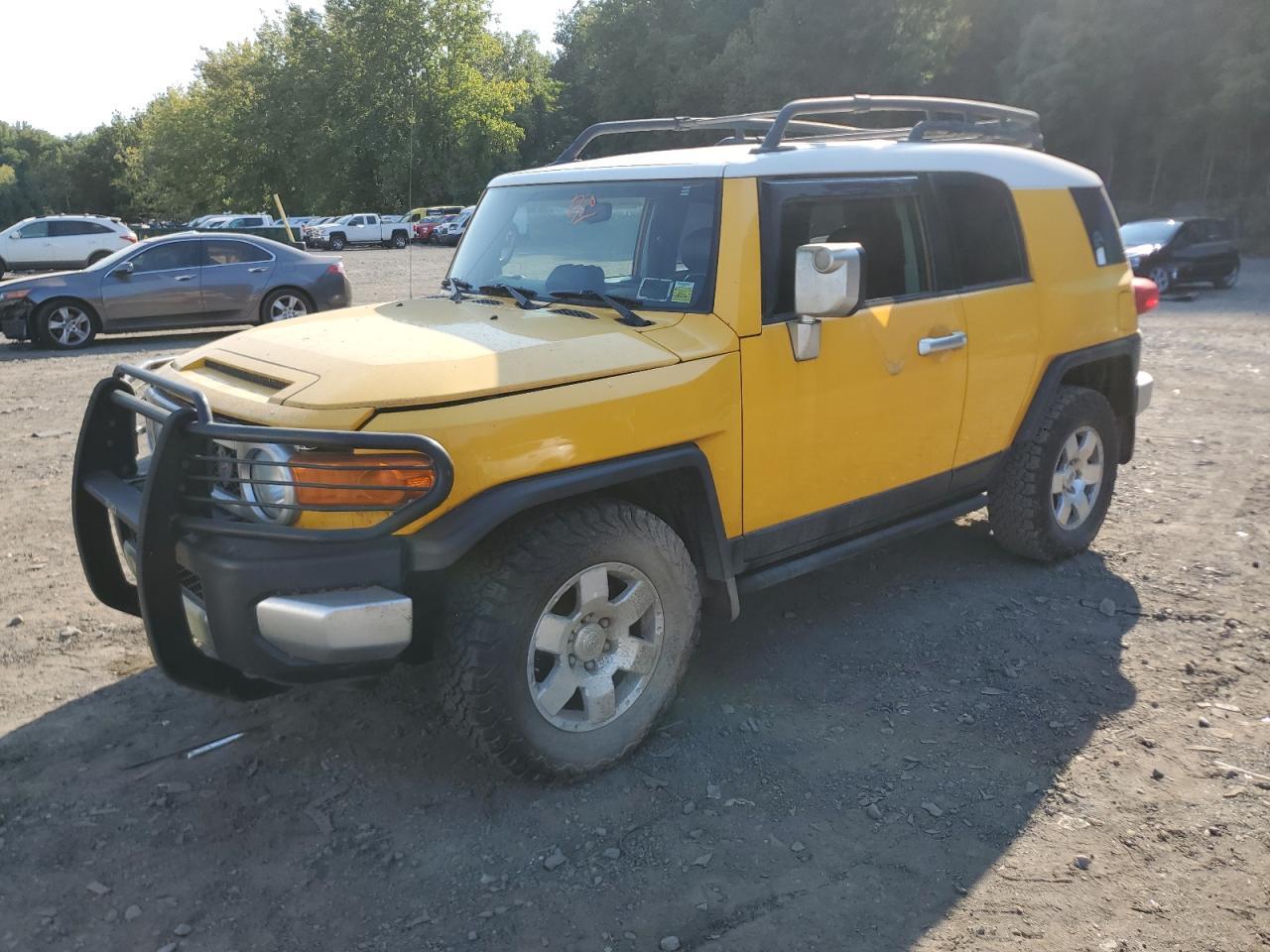 TOYOTA FJ CRUISER 2007 yellow  gas JTEBU11F970026575 photo #1