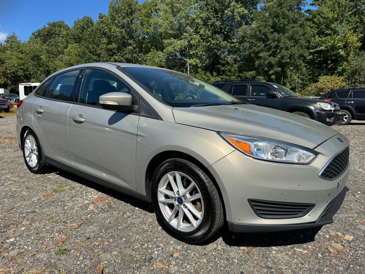 FORD FOCUS SE 2016 gold sedan 4d gas 1FADP3F25GL396643 photo #1