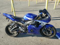 YAMAHA YZFR6 L 2004 blue  gas JYARJ06Y14A003518 photo #2