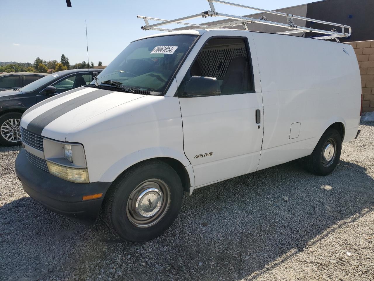 CHEVROLET ASTRO 1997 white  gas 1GCDM19W9VB185342 photo #1