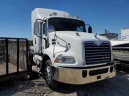 MACK 600 CXU600 2012 white tractor diesel 1M1AW09YXCM024363 photo #2