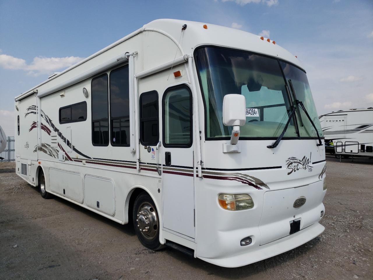 FREIGHTLINER CHASSIS X 2006 white motorize diesel 4UZAB2DC86CW80067 photo #1