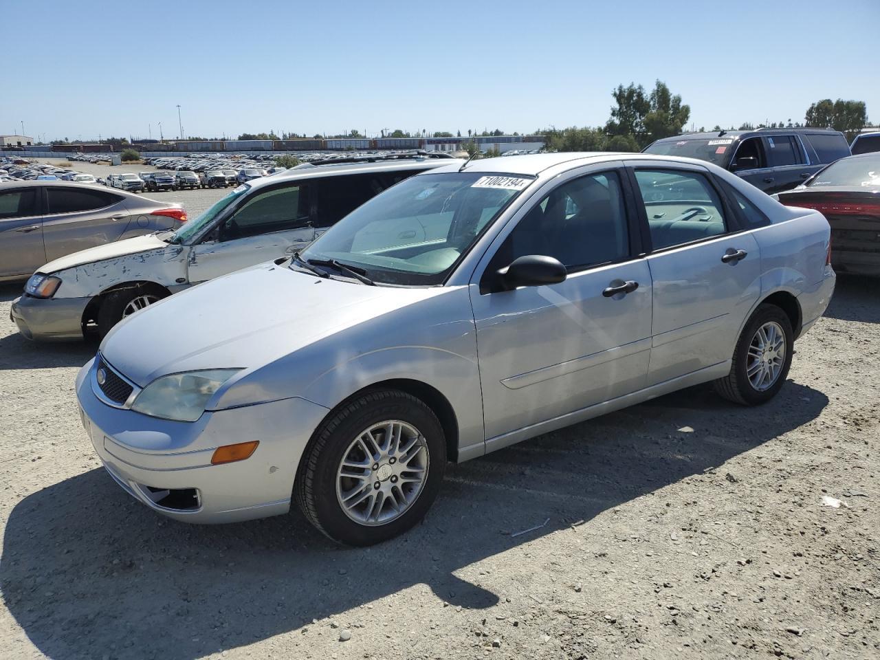 FORD FOCUS ZX4 2005 silver  gas 1FAFP34N15W224711 photo #1