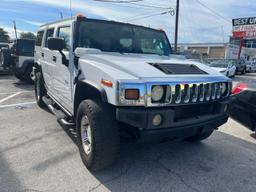 HUMMER H2 2004 white 4dr spor gas 5GRGN23U94H109461 photo #2