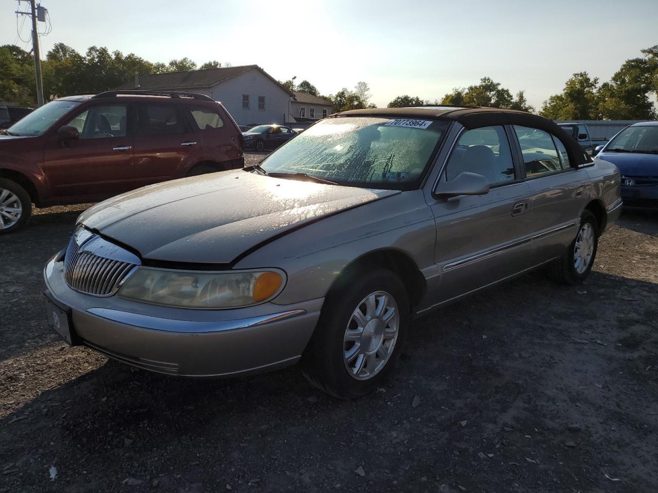 LINCOLN CONTINENTA 2001 beige  gas 1LNHM97VX1Y710499 photo #1