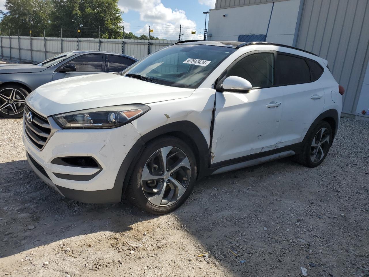 HYUNDAI TUCSON VAL 2018 white  gas KM8J33A28JU736610 photo #1