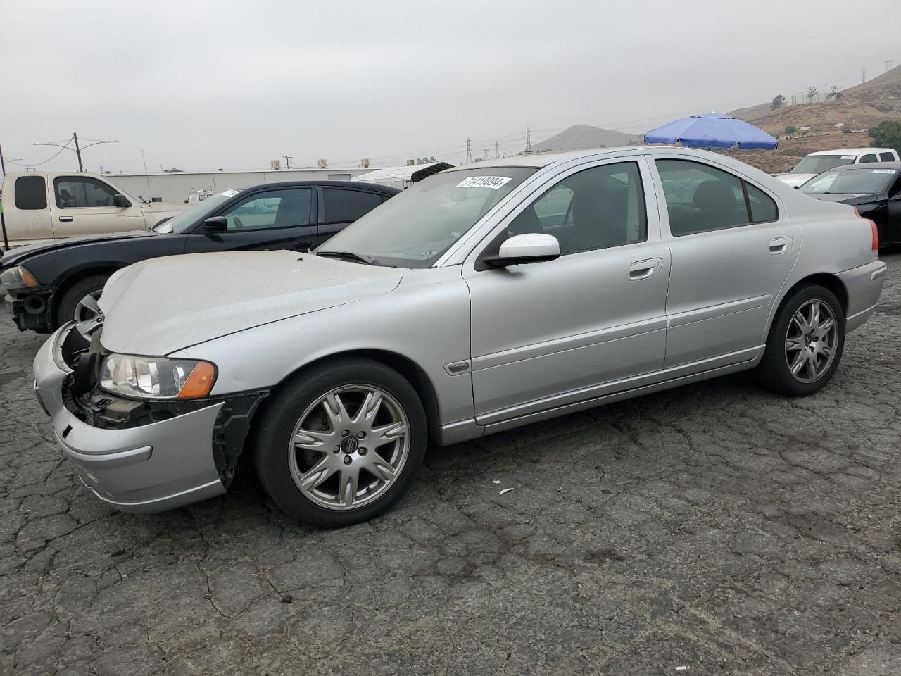 VOLVO S60 2.5T 2005 silver  gas YV1RS592252475786 photo #1