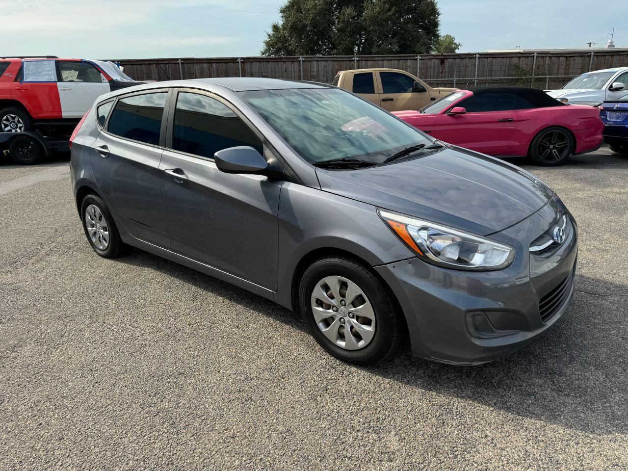 HYUNDAI ACCENT SE 2017 gray hatchbac gas KMHCT5AE9HU306562 photo #1