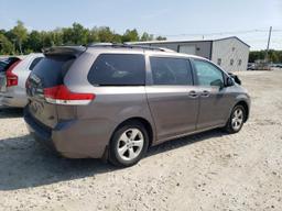 TOYOTA SIENNA LE 2013 gray  gas 5TDKK3DCXDS401955 photo #4