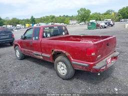 2002 CHEVROLET S-10 LS Red  Gasoline 1GCDT19W428200552 photo #4