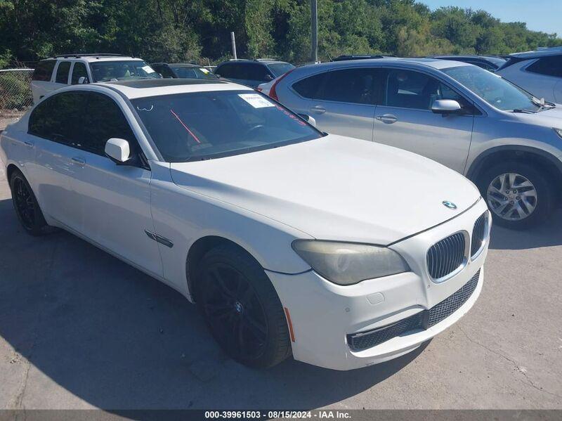 2012 BMW 740I White  Gasoline WBAKA4C57CC613589 photo #1