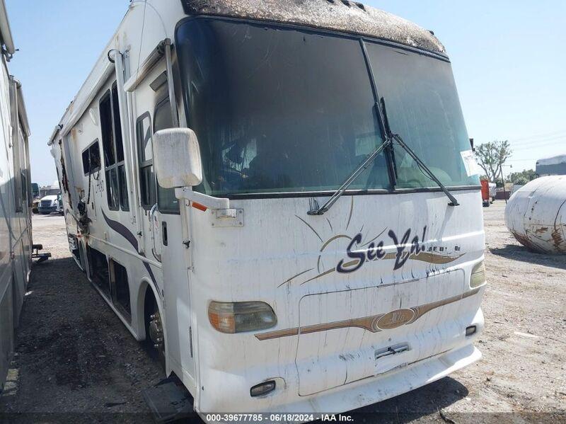 2003 FREIGHTLINER CHASSIS X LINE MOTOR HOME White  Diesel 4UZAAHAK33CL98965 photo #1