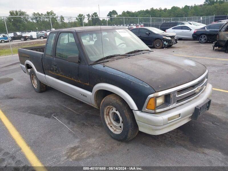 1995 CHEVROLET S TRUCK S10 Black  Gasoline 1GCCS19Z3S8104937 photo #1