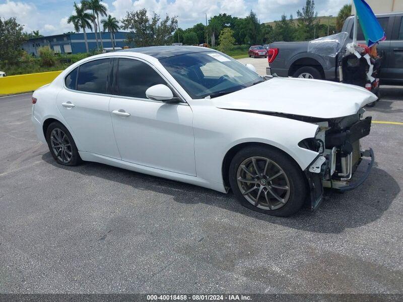 2018 ALFA ROMEO GIULIA RWD White  Gasoline ZARFAEBN7J7594839 photo #1