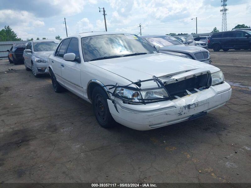 2003 MERCURY GRAND MARQUIS GS White  Gasoline 2MEFM74W83X635672 photo #1