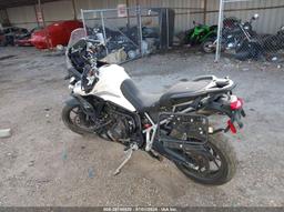 2023 TRIUMPH MOTORCYCLE TIGER 900 GT PRO White  Gasoline SMTE64DF7PTBD0201 photo #4