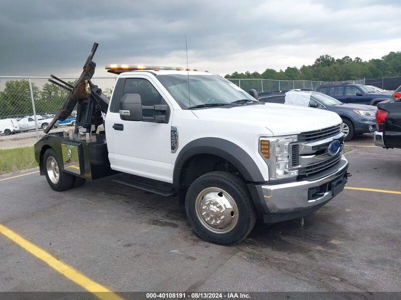 2018 FORD F-450 CHASSIS XL White  Gasoline 1FDUF4HY6JED03060 photo #1