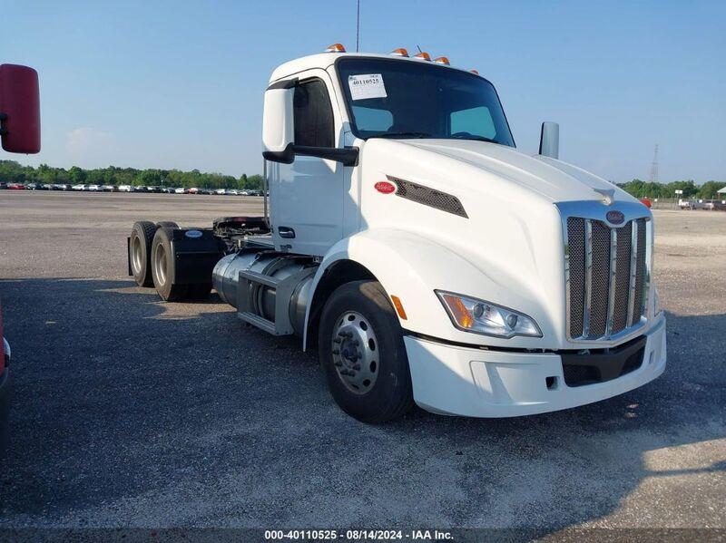 2023 PETERBILT 579 White  Other 1XPBDH9X9PD863683 photo #1