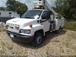 2009 GMC C5500 White  Diesel 1GDE5C1919F405134 photo #3