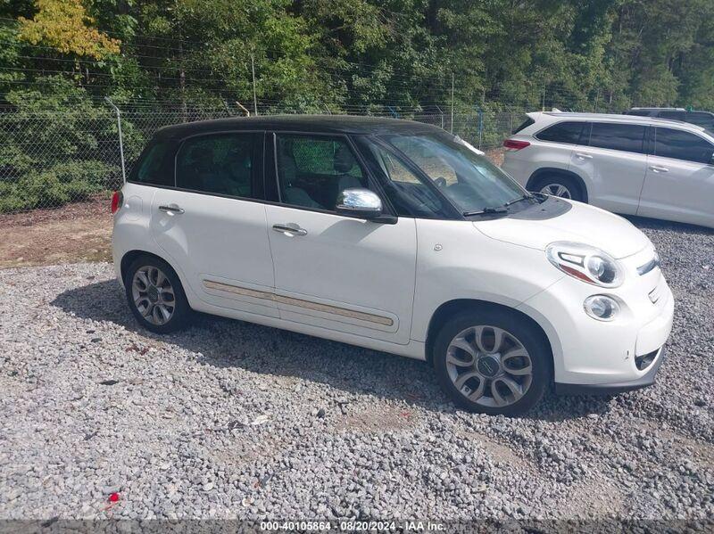 2014 FIAT 500L LOUNGE White  Gasoline ZFBCFACH6EZ004790 photo #1