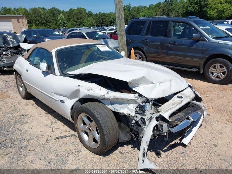 2001 JAGUAR XK8 White  Gasoline SAJDA42C91NA12220 photo #1