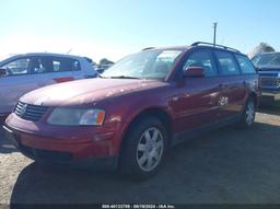 2001 VOLKSWAGEN PASSAT GLS Red  Gasoline WVWHC63B51E033445 photo #3