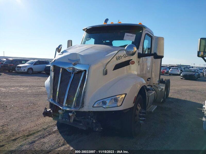 2022 PETERBILT 579 White  Diesel 1XPBDP9X0ND806201 photo #1