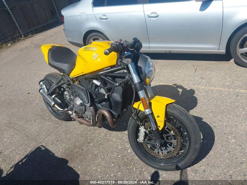 2018 DUCATI MONSTER 821 Yellow  Gasoline ZDMMACLS5JB002107 photo #1