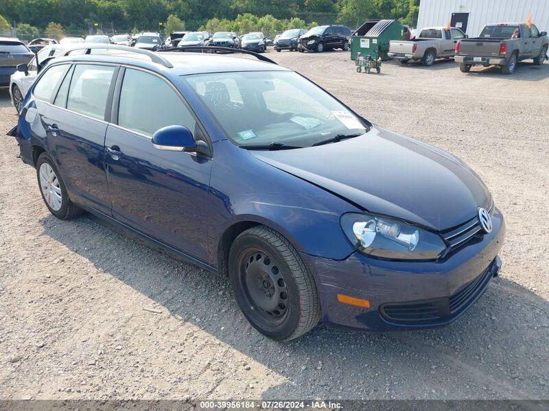 2013 VOLKSWAGEN JETTA SPORTWAGEN 2.5L S/2.5L SE Blue  Gasoline 3VWPP7AJ4DM669656 photo #1