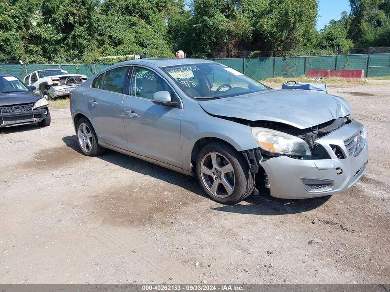 2013 VOLVO S60 T5/T5 PLATINUM/T5 PREMIER/T5 PREMIER PLUS Silver  Gasoline YV1612FS2D1216518 photo #1