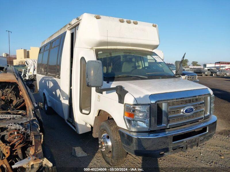 2012 FORD E-450 CUTAWAY White  Gasoline 1FDFE4FS8CDA21747 photo #1