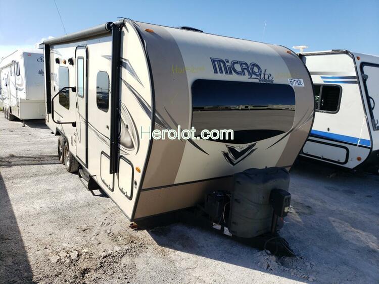 WILDWOOD MICROLITE 2019 beige    65711632 4X4TFLY20KD424738 4X4TFLY20KD424738 photo #1