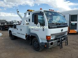 NISSAN DIESEL UD1800 CS 2002 white tilt cab diesel  65285972 JNAMCU2HX2AD65095 JNAMCU2HX2AD65095 photo #2