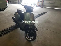 KYMCO USA INC LIKE 150 2020 gray  gas  45883352 LC2DBJ144LC100489 LC2DBJ144LC100489 photo #2