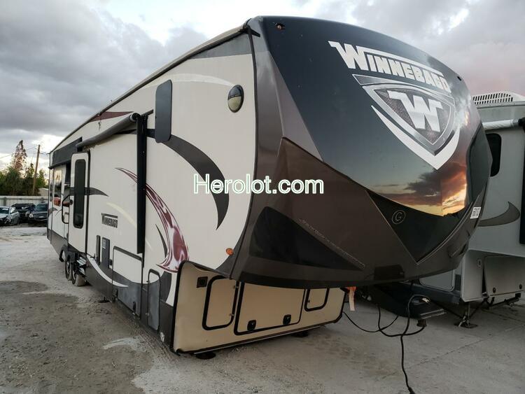 WINNEBAGO WINNEBAGO 2015 beige    66001632 54CB1272XF1P20059 54CB1272XF1P20059 photo #1