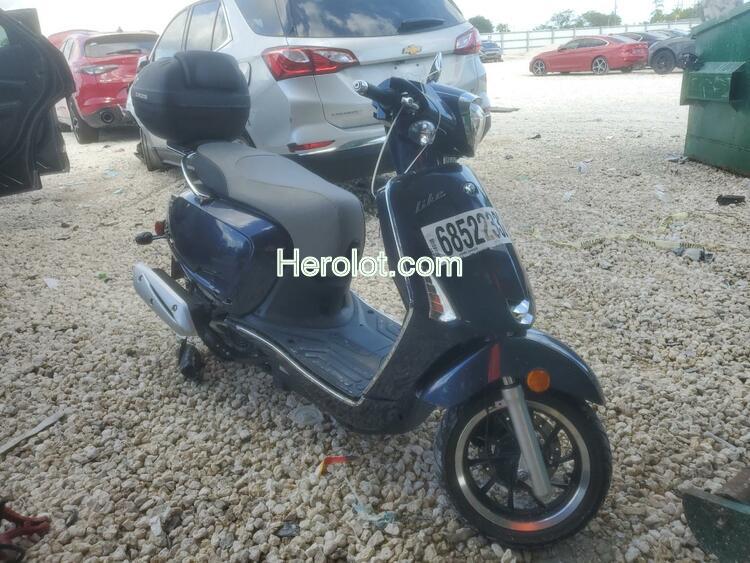 KYMCO USA INC LIKE 150 2018 blue  gas  68522332 LC2DBJ149JC100209 LC2DBJ149JC100209 photo #1