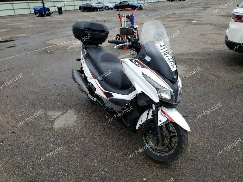 KYMCO USA INC X-TOWN 300 2021 white  gas  41107473 LC2W1M249MC100159 LC2W1M249MC100159 photo #1