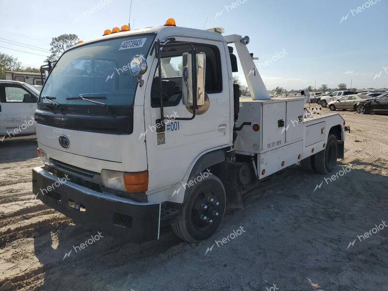 NISSAN DIESEL UD1800 CS 2004 white tilt cab diesel  40273943 JNAMCU2H14AD75047 JNAMCU2H14AD75047 photo #1